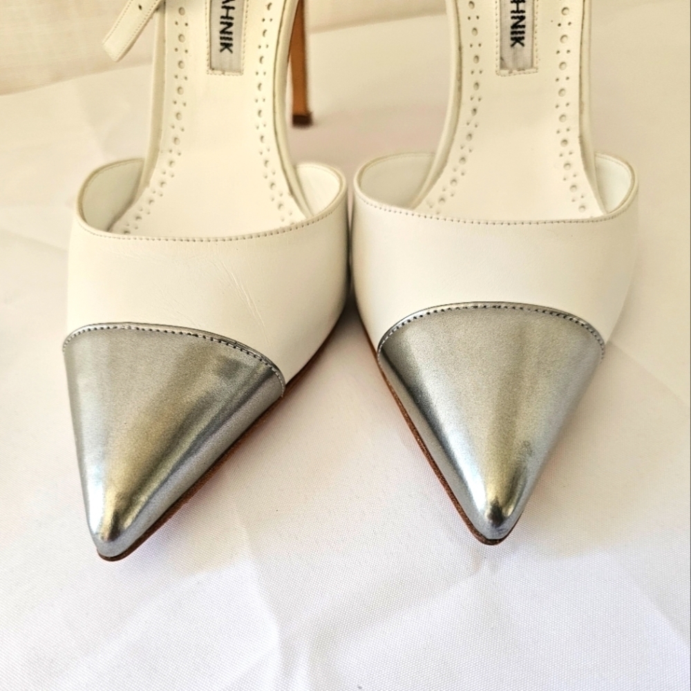 Manolo Blahnik Trova Cap-Toe Leather 105mm Ankle-Wrap Pumps - Picture 4 of 12